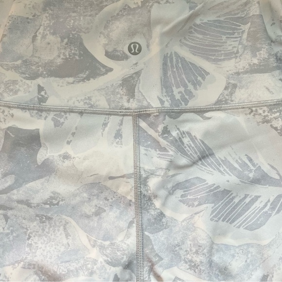 Wunder Under High Rise Tight, Tropical Shadow 25” - Picture 3 of 8